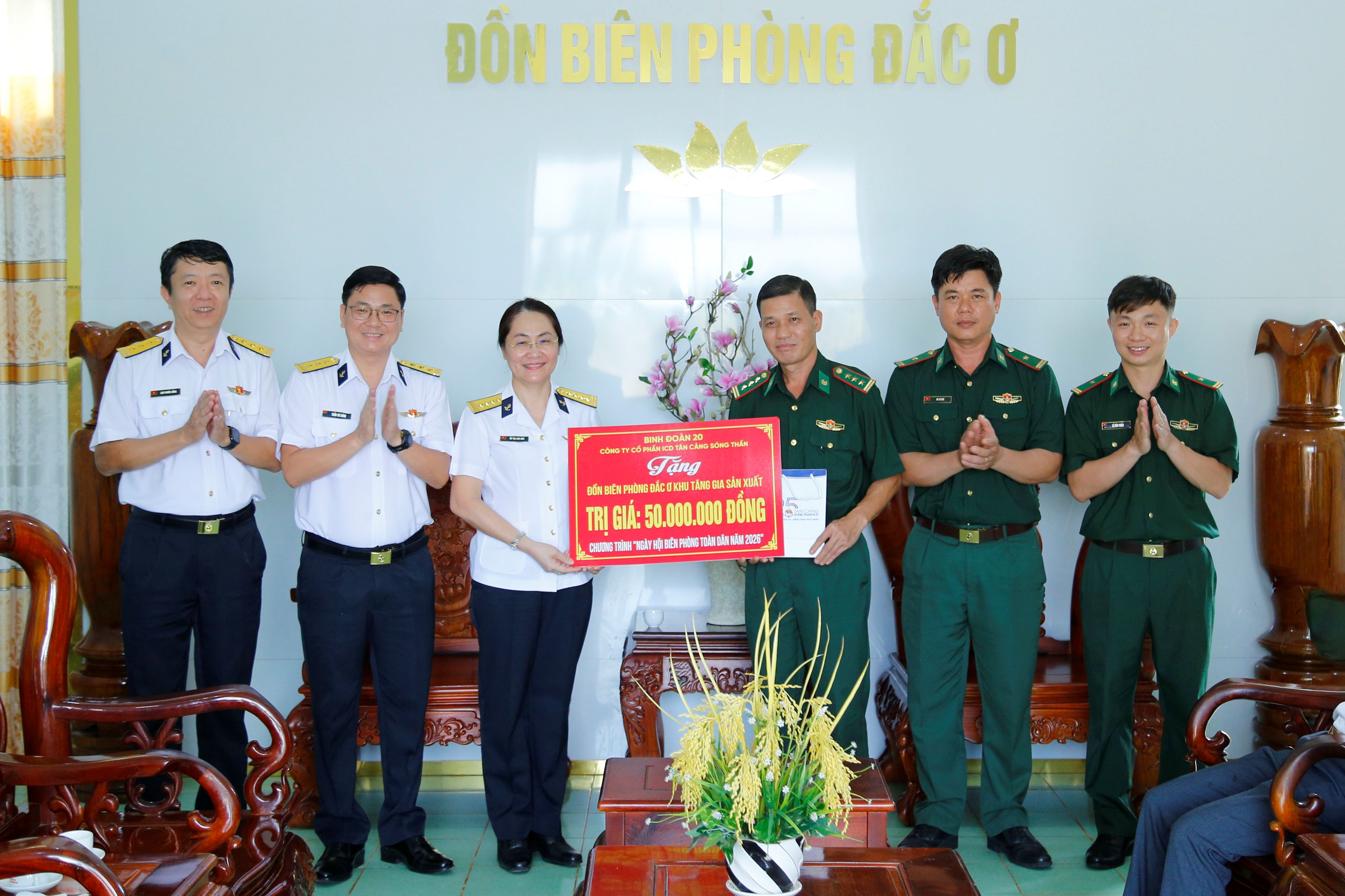 ICD Tân Cảng Sóng Thần hỗ trợ kinh phí xây dựng khu tăng gia sản xuất cho cán bộ, chiến sĩ Đồn Biên phòng Đăk Ơ.