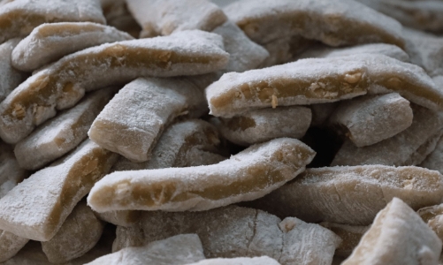 Những món đặc sản từ hội làng ra thị trường