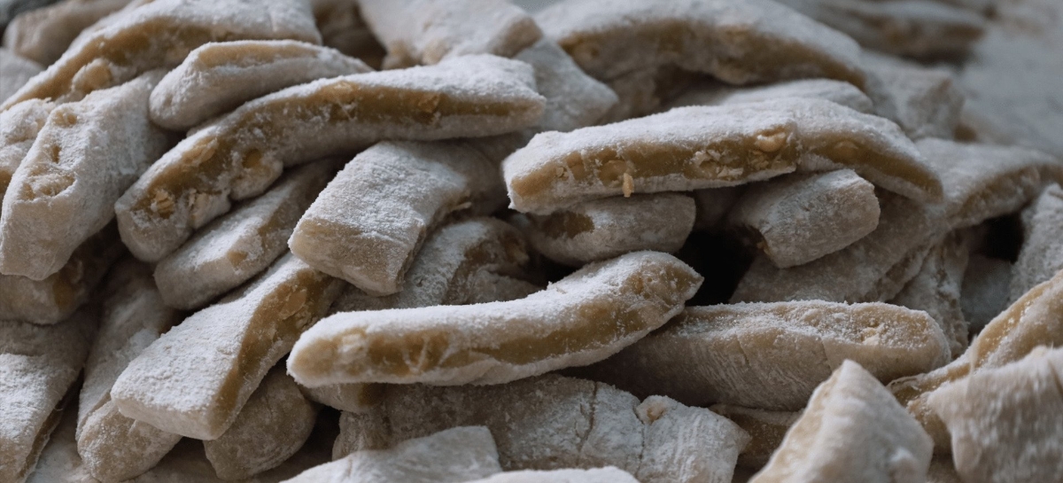 Chè lam cũng là một trong những đặc sản của Làng cổ Đường Lâm.