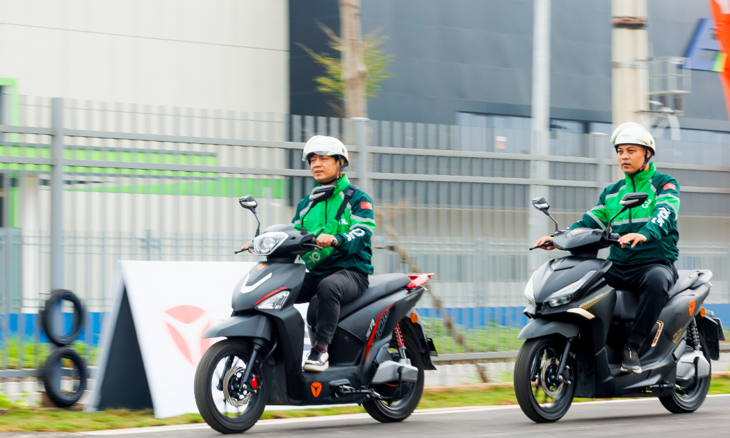 Grab Việt Nam hợp tác Yadea Việt Nam để tăng cường chuyển đổi sang xe máy điện cho đối tác tài xế Grab