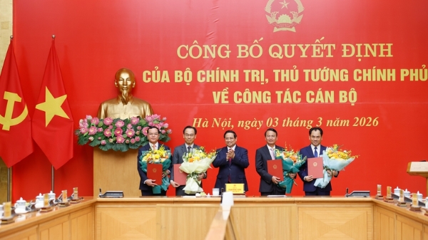 Thủ tướng trao quyết định chỉ định Phó Bí thư Đảng ủy Chính phủ và bổ nhiệm lãnh đạo 4 bộ, cơ quan ngang Bộ