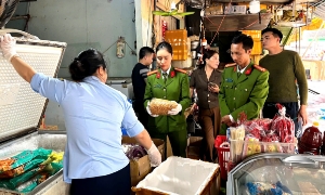 Thu giữ 4 tấn thực phẩm không rõ nguồn gốc tại Thanh Hóa