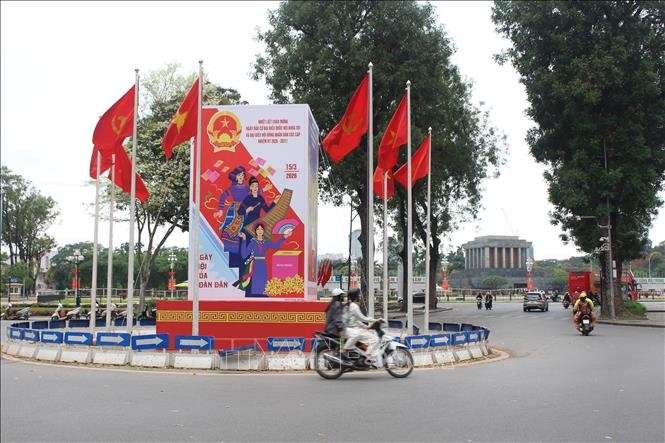 Pano tấm lớn, áp phích cổ động được trang trí trang trọng hướng về ngày bầu cử. Ảnh: TTXVN.