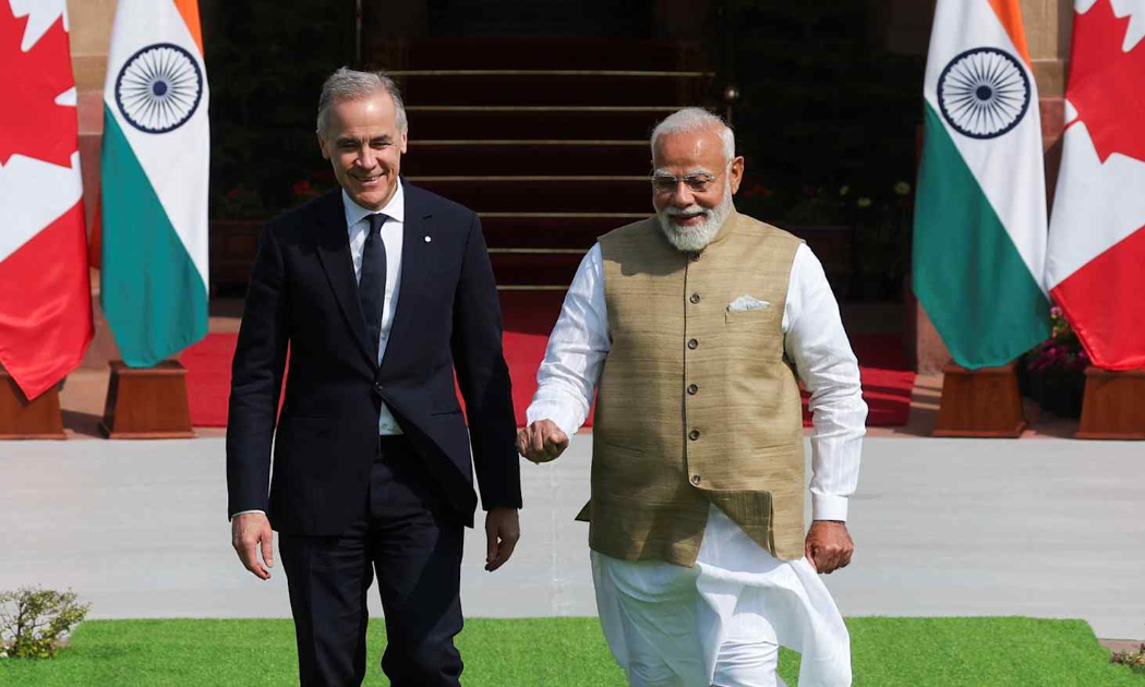 Thủ tướng Ấn Độ Narendra Modi tiếp Thủ tướng Canada Mark Carney tại New Delhi ngày 2/3 - Ảnh: Reuters
