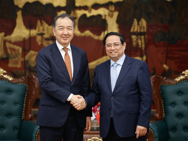 EAEU Chairman pledges to promote direct air links with Vietnam 