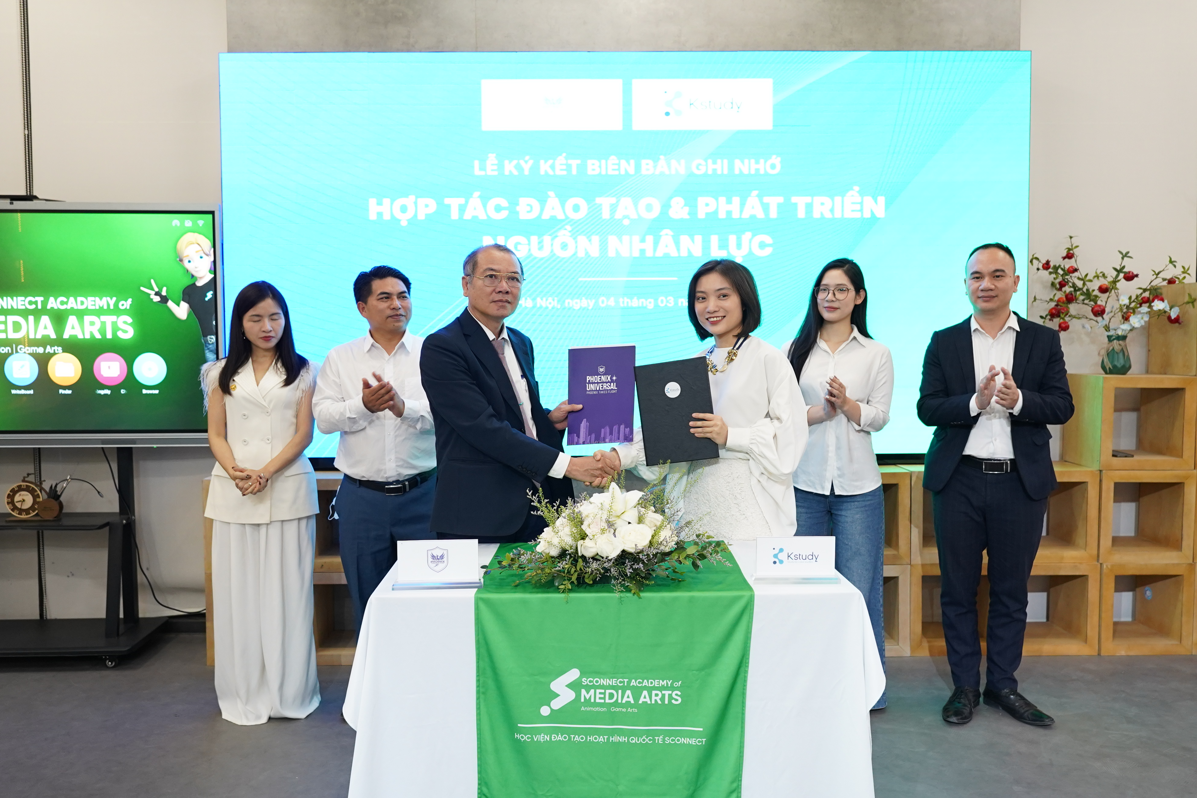 Các doanh nghiệp ký kết biên bản ghi nhớ hợp tác.