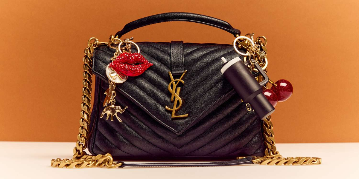 Son bóng, nước hoa hay kem chống nắng giờ đã trở thành những phụ kiện thời trang đầy phong cách.