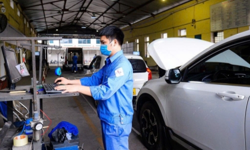 Siết kiểm tra khí thải: Đạp hết ga vài giây, có đáng lo?