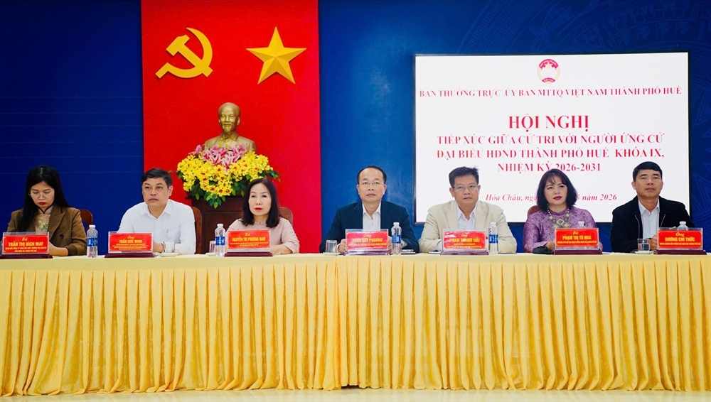 Các ứng viên đơn vị bầu cử số 5 tiếp xúc cử tri tại phường Hóa Châu