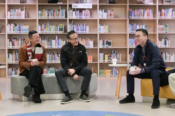 Jack Ma và ban lãnh đạo chủ chốt của Alibaba đã thảo luận về những thách thức và cơ hội do trí tuệ nhân tạo mang lại với các giáo viên.