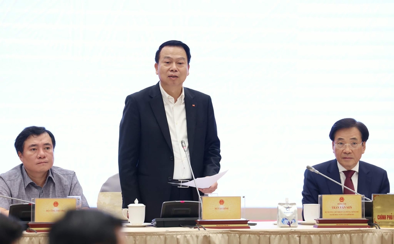 Thứ trưởng Bộ Tài chính Nguyễn Đức Chi trả lời các câu hỏi của Tạp chí Kinh tế Việt Nam/VnEconomy.