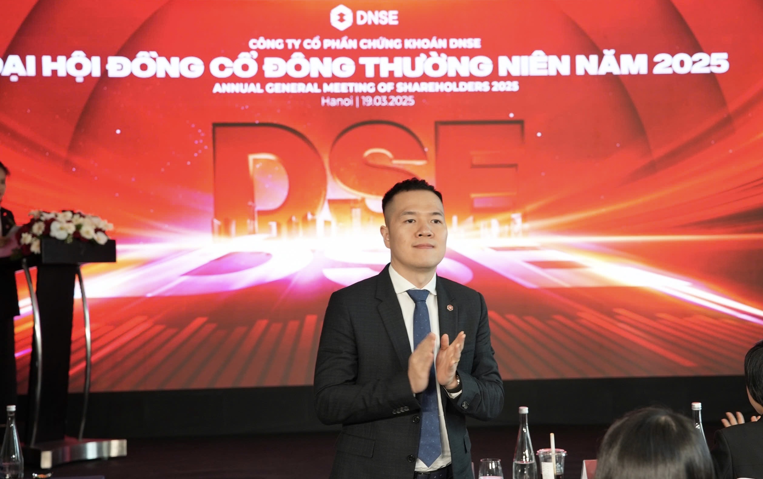 Ông Nguyễn Hoàng Giang, Chủ tịch HĐQT DNSE tại Đại hội đồng cổ đông thường niên 2025.