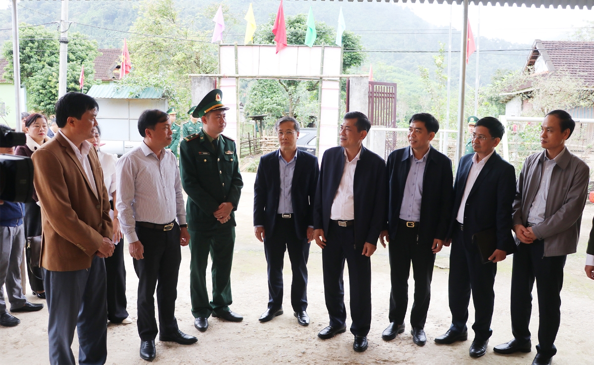 Phó Chủ tịch UBND tỉnh Thái Văn Thành lưu ý một số nội dung trong tổ chức bầu cử với chính quyền địa phương và Đồn Biên phòng Châu Khê