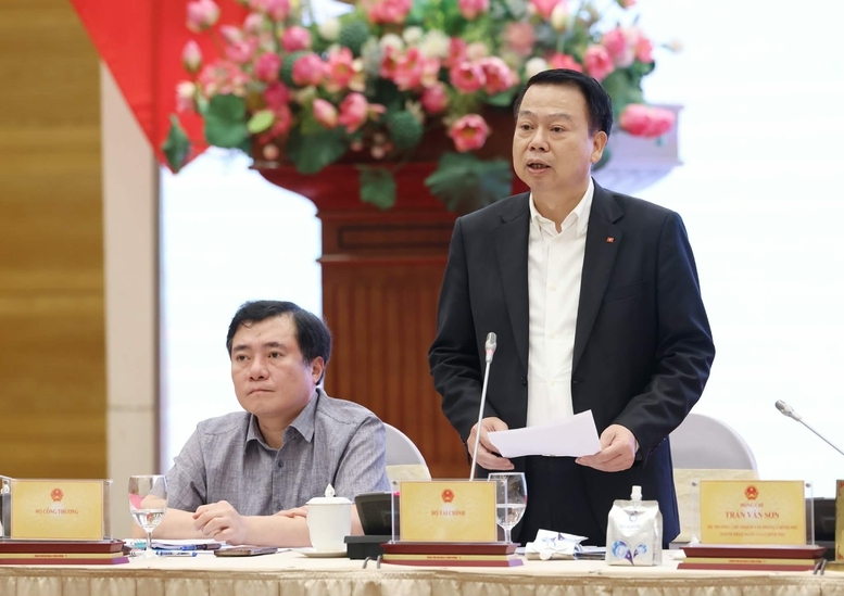 Thứ trưởng Bộ Tài chính Nguyễn Đức Chi trả lời các câu hỏi của Tạp chí Kinh tế Việt Nam/VnEconomy.