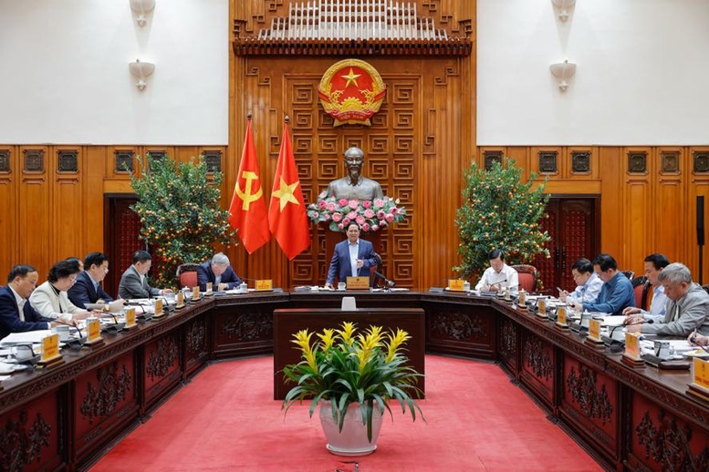 Thủ tướng yêu cầu tập trung vào những giải pháp quan trọng như thực hiện chính sách tiền tệ chủ động, linh hoạt, kịp thời, phù hợp với diễn biến tình hình; chính sách tài khóa mở rộng có trọng tâm, trọng điểm hơn nữa - Ảnh: VGP