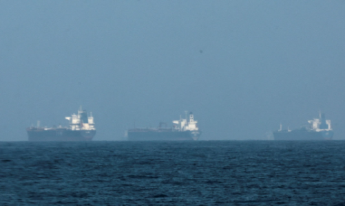 Vì sao giá dầu khó vọt lên 100 USD/thùng?