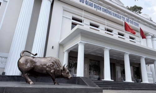 Thanh khoản HoSE tháng 2 giảm 17%