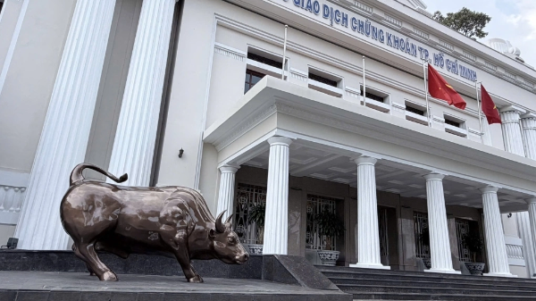 Thanh khoản HoSE tháng 2 giảm 17%