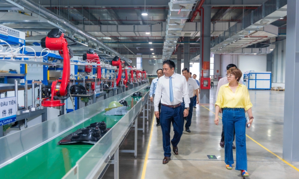 Chủ tịch UBND thành phố Huế Nguyễn Khắc Toàn kiểm tra hoạt động sản xuất đầu năm