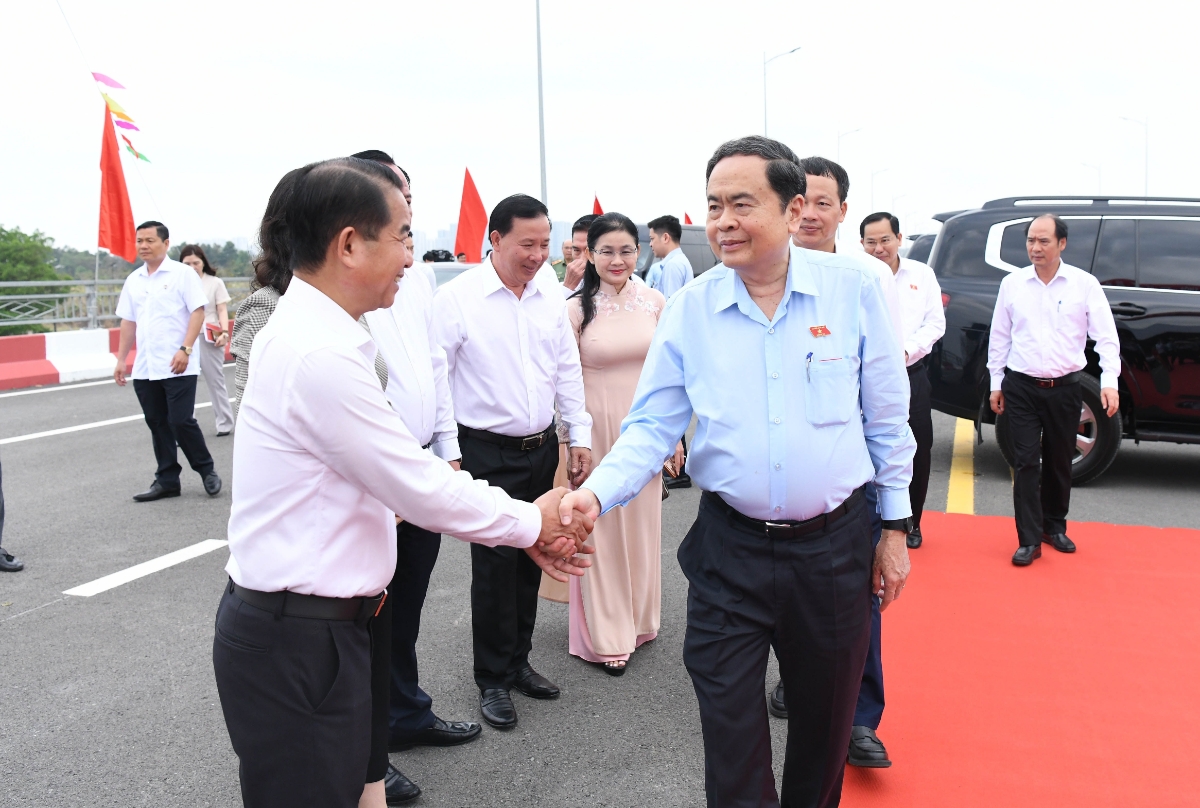 Chủ tịch Quốc hội Trần Thanh Mẫn tới dự Lễ khởi động Dự án bồi thường, hỗ trợ tái định cư đường Hương Lộ 2&nbsp;- Ảnh: Báo Đại biểu Nhân dân.