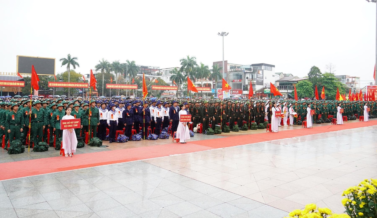 654 thanh niên của 15 xã, phường phía Nam tỉnh Quảng Trị chuẩn bị lên đường nhập ngũ.