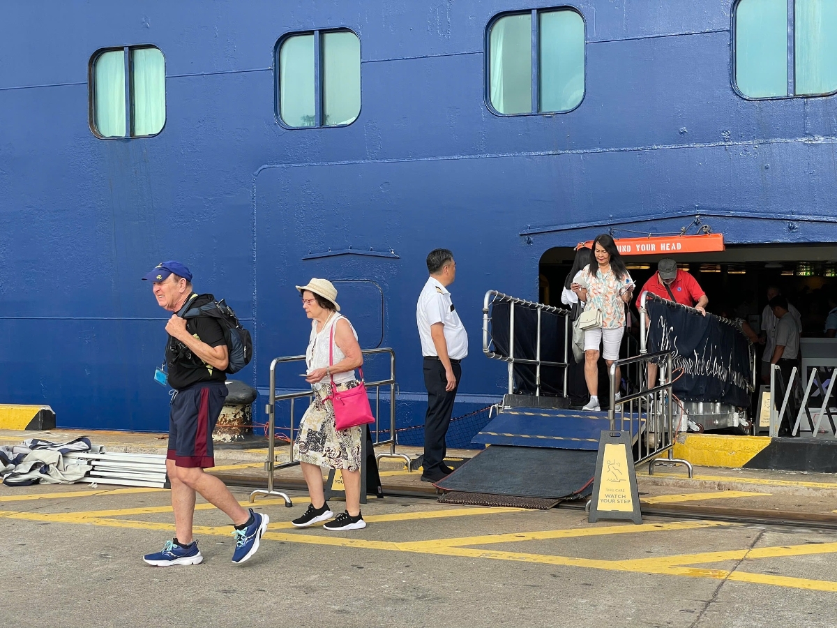 Dịp Tết Nguyên đán Bính Ngọ trở thành cao điểm của dòng khách tàu biển quốc tế đến Hạ Long.