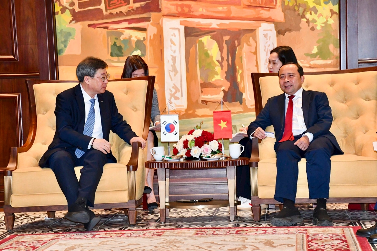 Thứ trưởng Thường trực Bộ Khoa học và Công nghệ Vũ Hải Quân tiếp và làm việc với ông Park Yunkyu, Chủ tịch Cơ quan Xúc tiến Công nghiệp Công nghệ Thông tin Quốc gia Hàn Quốc (NIPA).