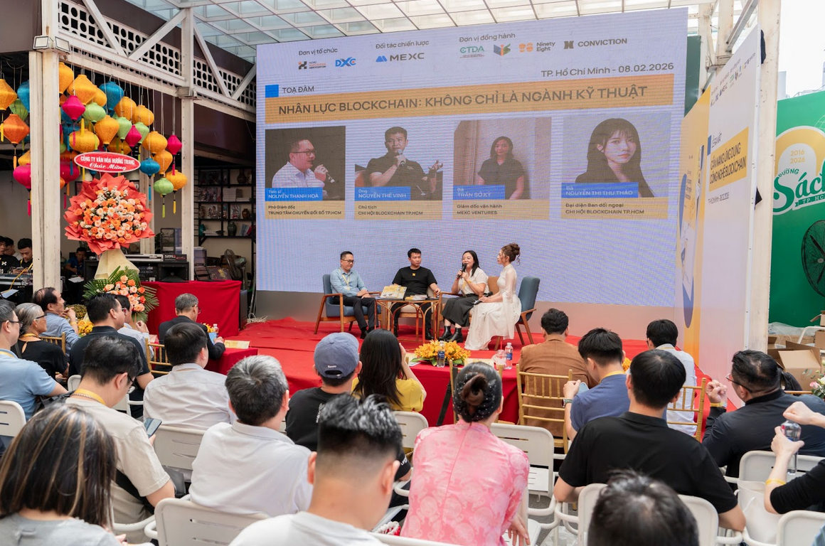 Bà Trần Sở Kỷ, COO MEXC phát biểu trong buổi Lễ ra mắt Cẩm nang Ứng dụng Công nghệ Blockchain. Ảnh: Chi hội Blockchain TP.HCM