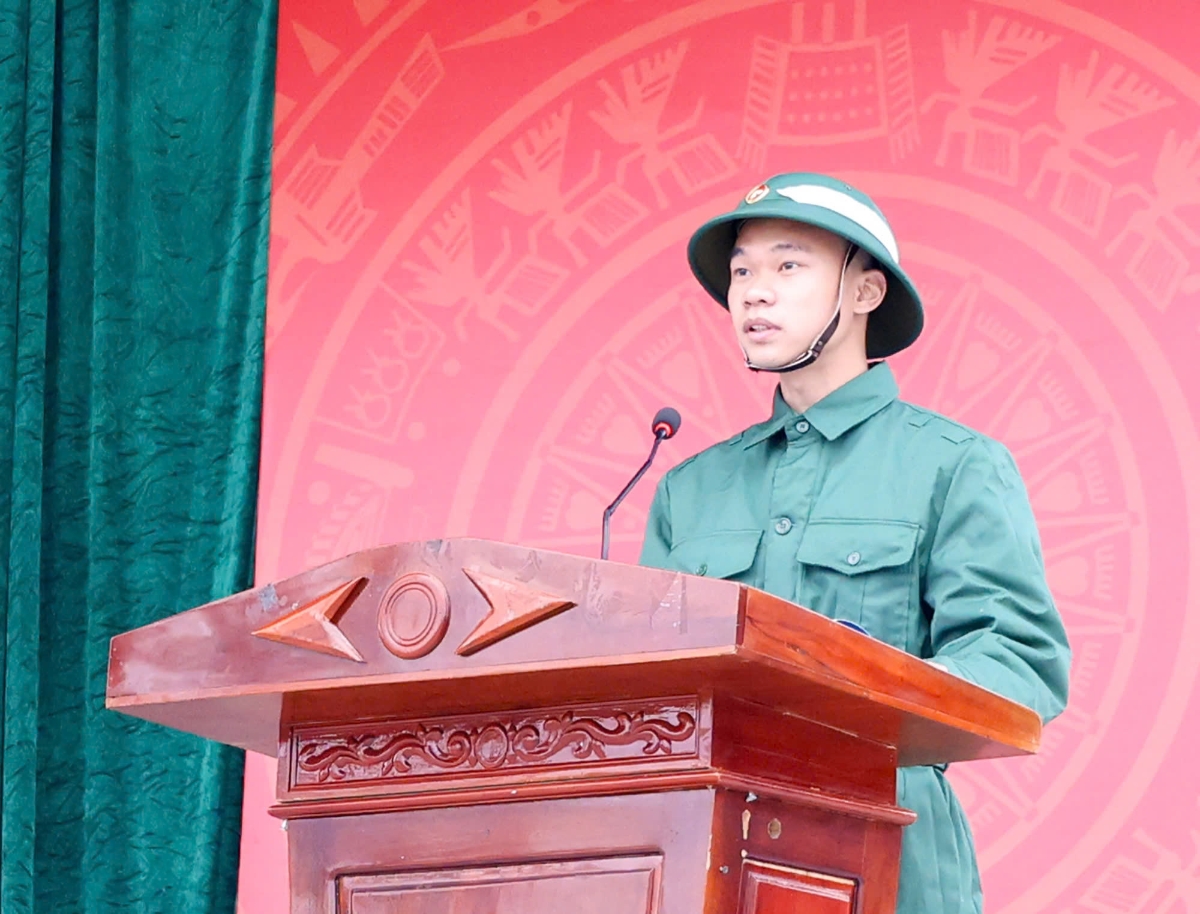 Tân binh Hồ Văn Tuệ xin hứa trước Đảng bộ, Chính quyền và Nhân dân 26 xã, phường trong khu vực, nguyện tuyệt đối trung thành với Tổ quốc, Đảng và Nhân dân; chấp hành nghiêm các quy định, không ngại khó khăn gian khổ, quyết tâm học tập, rèn luyện, giữ gìn và phát huy phẩm chất “Bộ đội cụ Hồ”