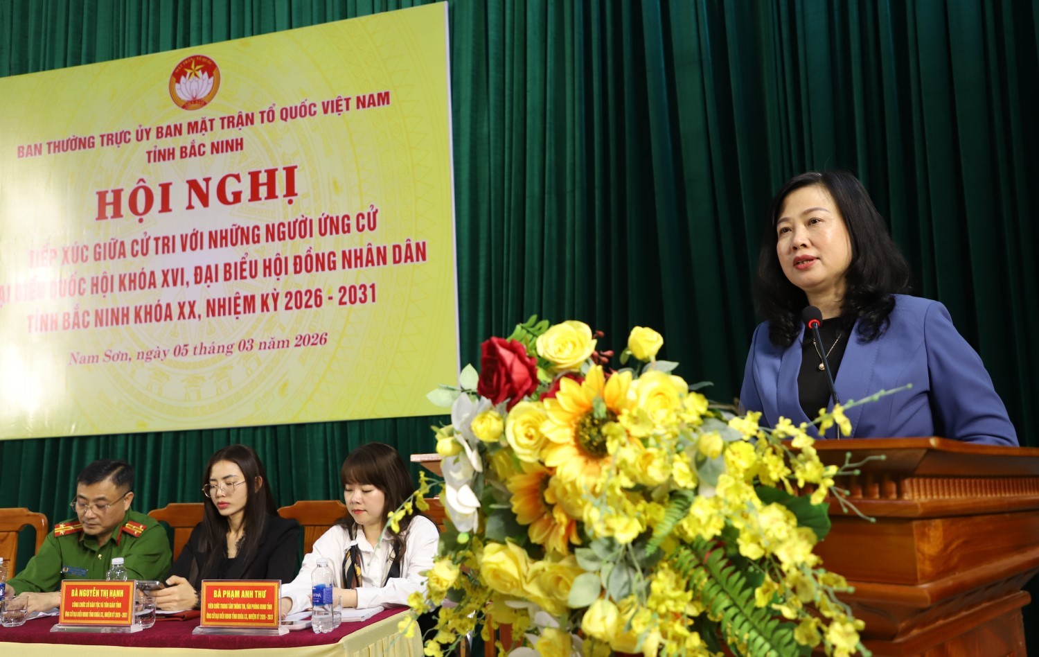 Bộ trưởng Bộ Y tế Đào Hồng Lan tiếp xúc cử tri tỉnh Bắc Ninh. 