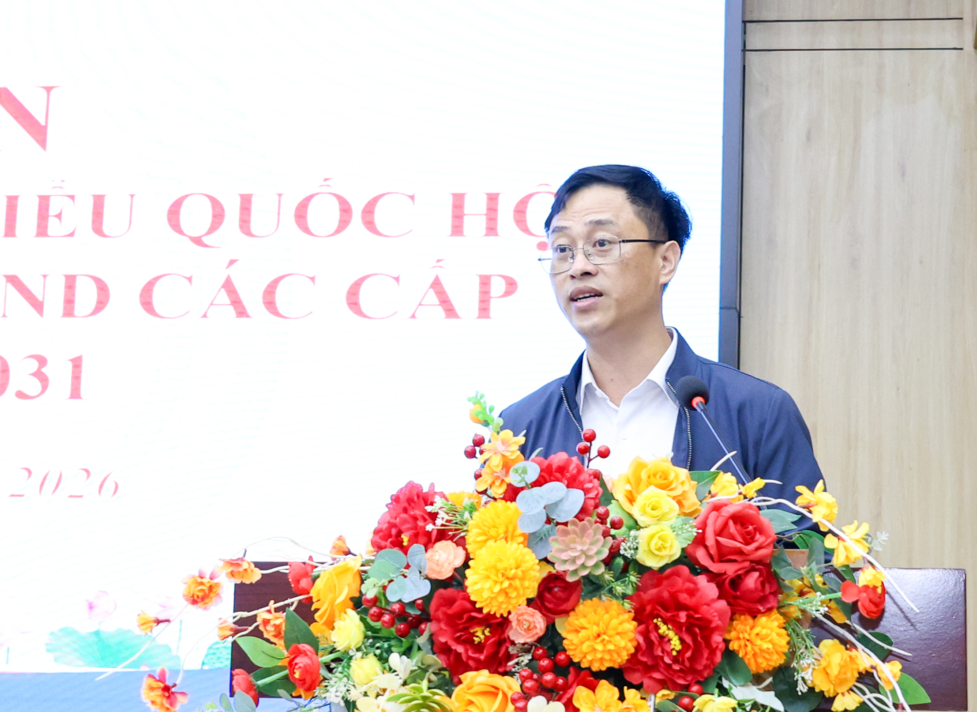 Phó Giám đốc Sở Nội vụ Nghệ An Lê Văn Lĩnh thông tin tại hội nghị