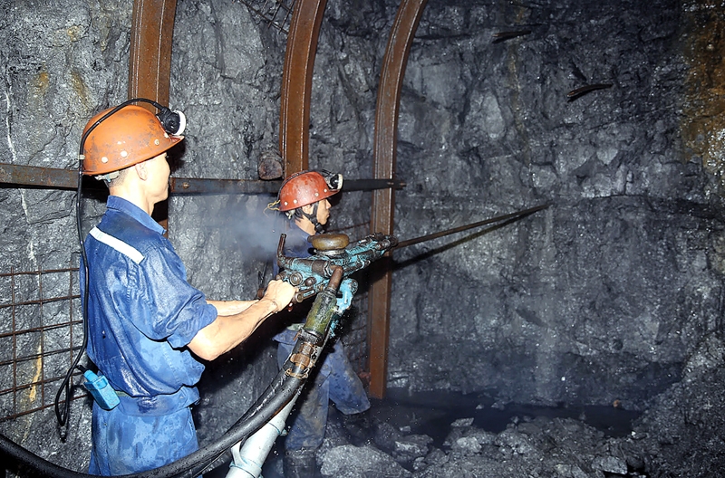 Lượng than nguyên khai sản xuất tháng 2 dự kiến đạt 2,38 triệu tấn, bằng 106,4% kế hoạch tháng.