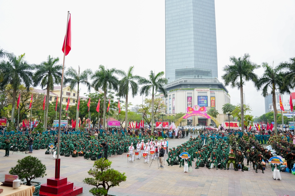 Lễ giao nhận quân diễn ra nhanh gọn, trang trọng