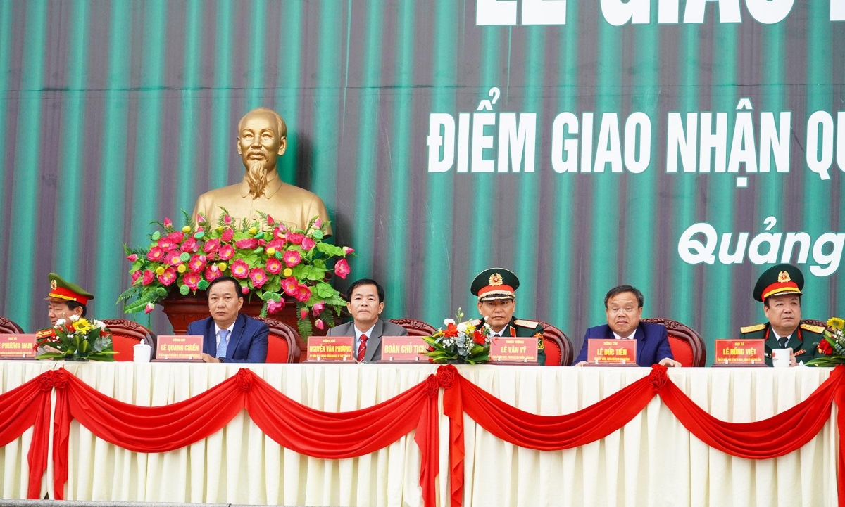 Các đại biểu tham dự buổi lễ