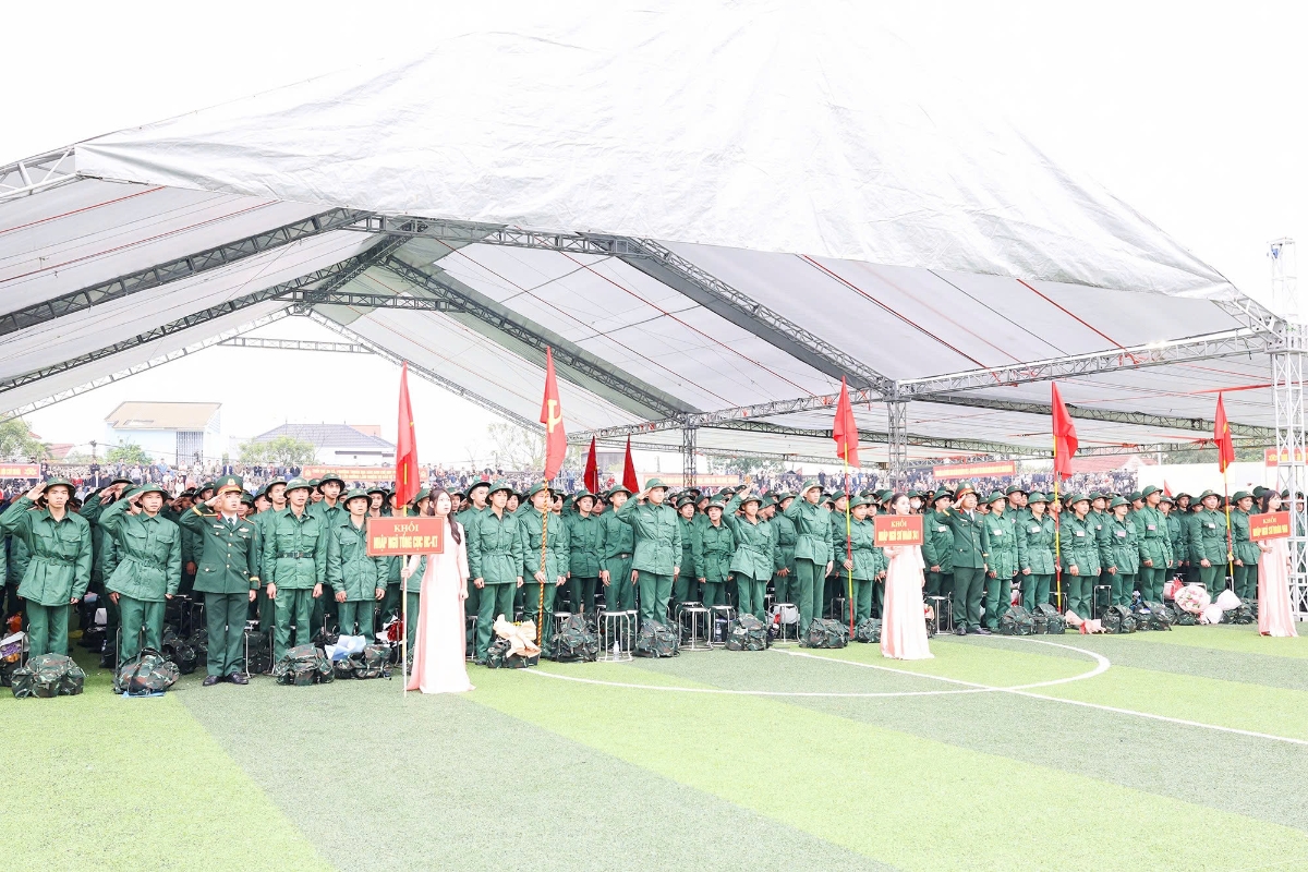 Các tân binh Nghệ An sẵn sàng lên đường thực hiện nghĩa vụ với Tổ quốc.