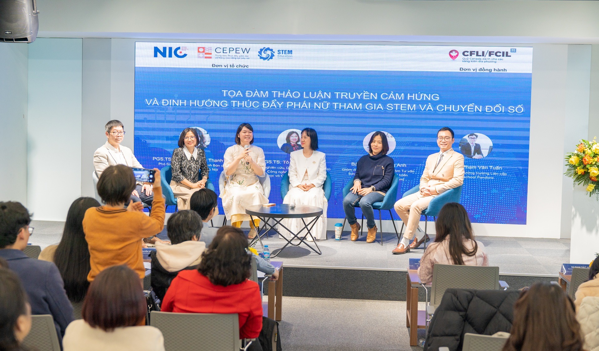 Một chương trình về truyền cảm hứng nghề nghiệp, thúc đẩy phái nữ tham gia STEM và chuyển đổi số