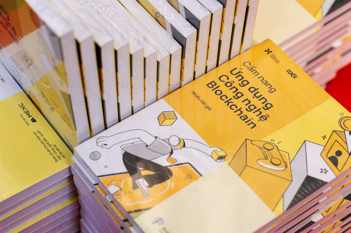 Ấn phẩm Cẩm nang Ứng dụng Công nghệ Blockchain do Chi hội Blockchain TP.HCM phát hành. Ảnh: Chi hội Blockchain TP.HCM