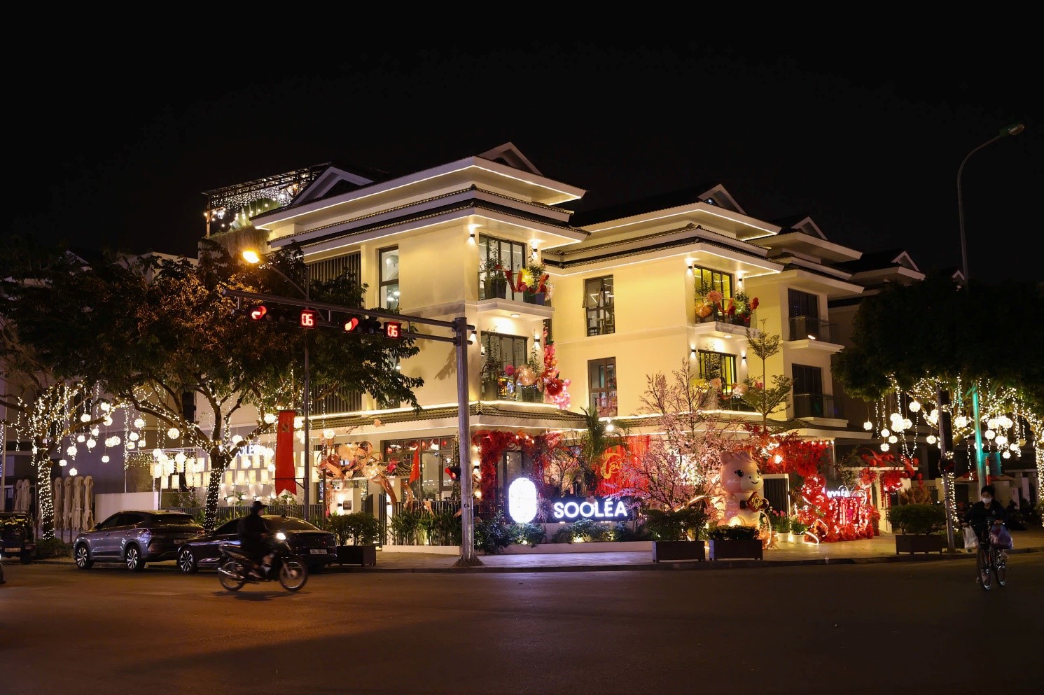 Góc phố kinh doanh sầm uất tại khu đô thị Dương Nội.