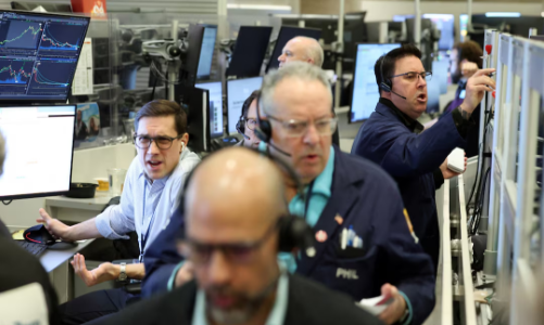 Chứng khoán Mỹ bán tháo giữa chiến sự Trung Đông, giá dầu thô leo thang mạnh