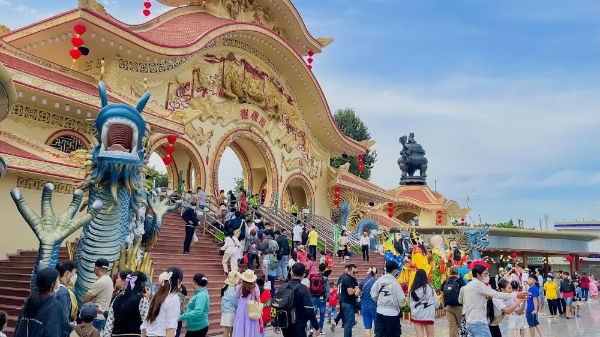 Hoạt động thương mại và dịch vụ bùng nổ, đáp ứng tốt nhu cầu của người dân trong dịp Tết