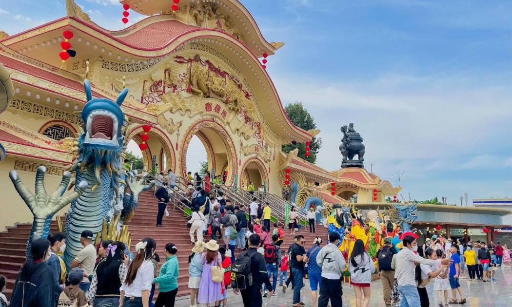 Nhu cầu mua sắm, vui chơi dịp Tết đã thúc đẩy bán lẻ hàng hóa và doanh thu dịch vụ tiêu dùng tháng 2 tăng 8,5%. Ảnh minh họa.