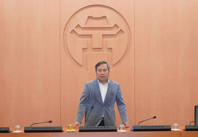 Chủ tịch UBND TP. Hà Nội Vũ Đại Thắng báo cáo về tiến độ triển khai Dự án đầu tư xây dựng đường Vành đai 4 - Vùng Thủ đô và Tuyến đường kết nối sân bay Gia Bình với Thủ đô Hà Nội (Ảnh: VGP)