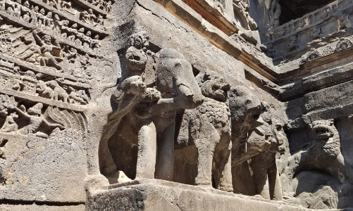 Kỳ quan đá 1.400 tuổi và sức hút của du lịch di sản Ấn Độ