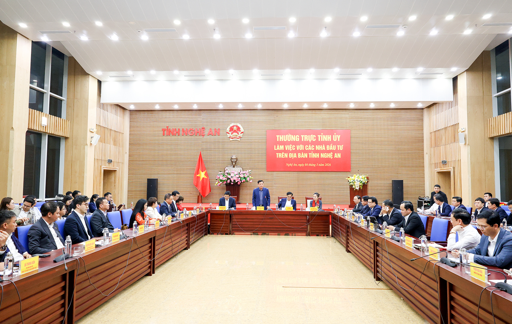 Quang cảnh buổi làm việc
