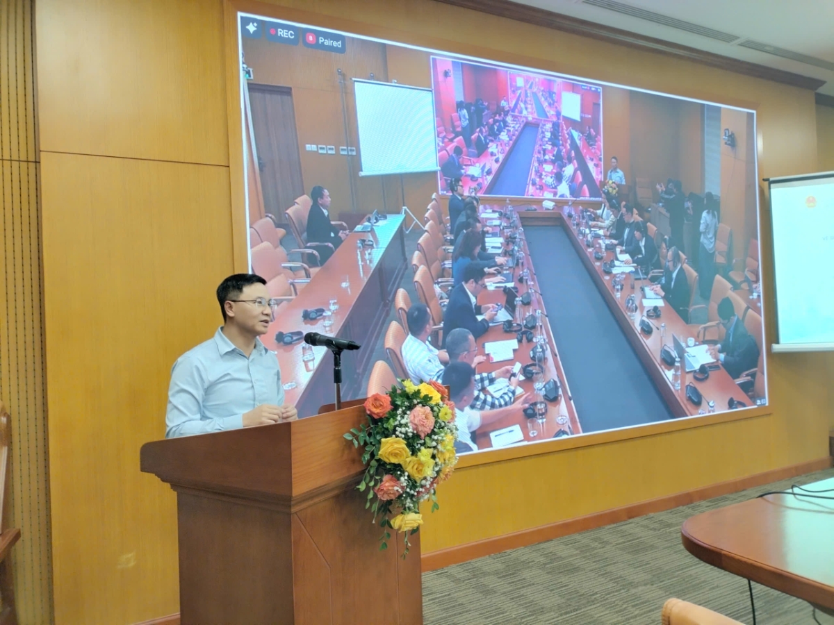 Ông Lê Ngọc Tuấn, Phó Cục trưởng Cục Biến đổi khí hậu thông tin về những điểm mới trong Nghị định số 119/2025/NĐ-CP. Ảnh: Đ.Phong