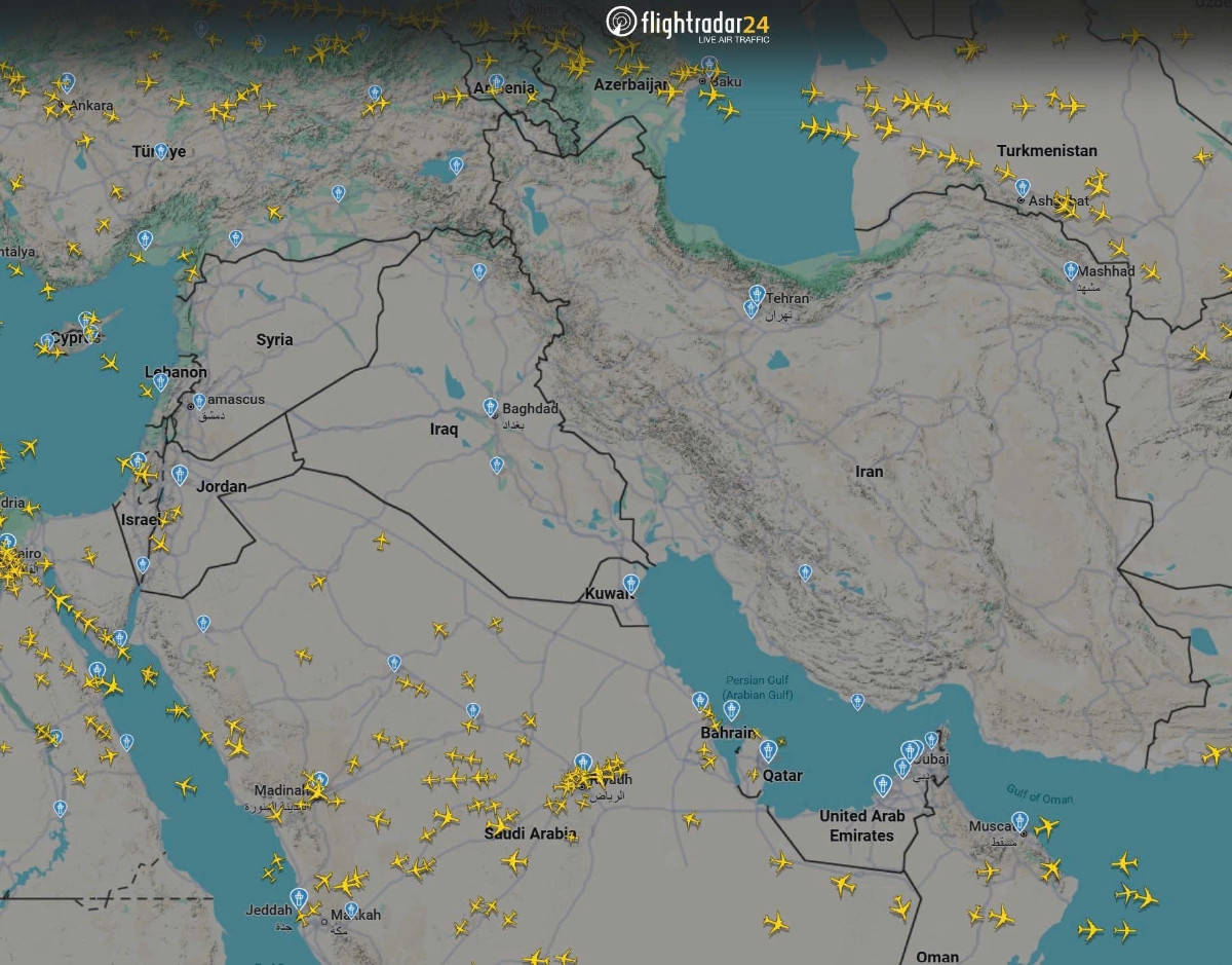 Khoảng trống kết nối (Connectivity gap) trên bầu trời Trung Đông – Khi các hành lang bay huyết mạch bị vô hiệu hóa bởi biến số địa chính trị. (Nguồn: Flightradar24)
