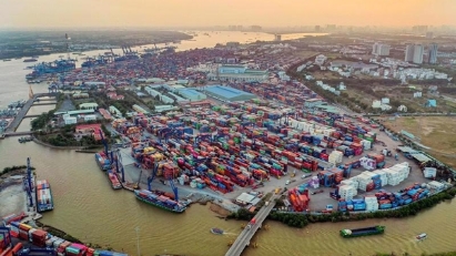 HCMC exports face 7-10 day delays and shipping surcharges amid Middle East conflict