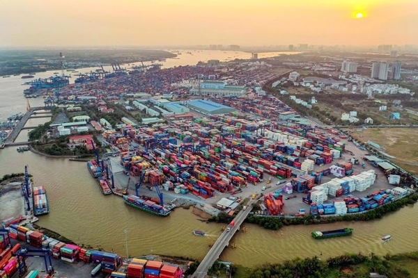 HCMC exports face 7-10 day delays and shipping surcharges amid Middle East conflict