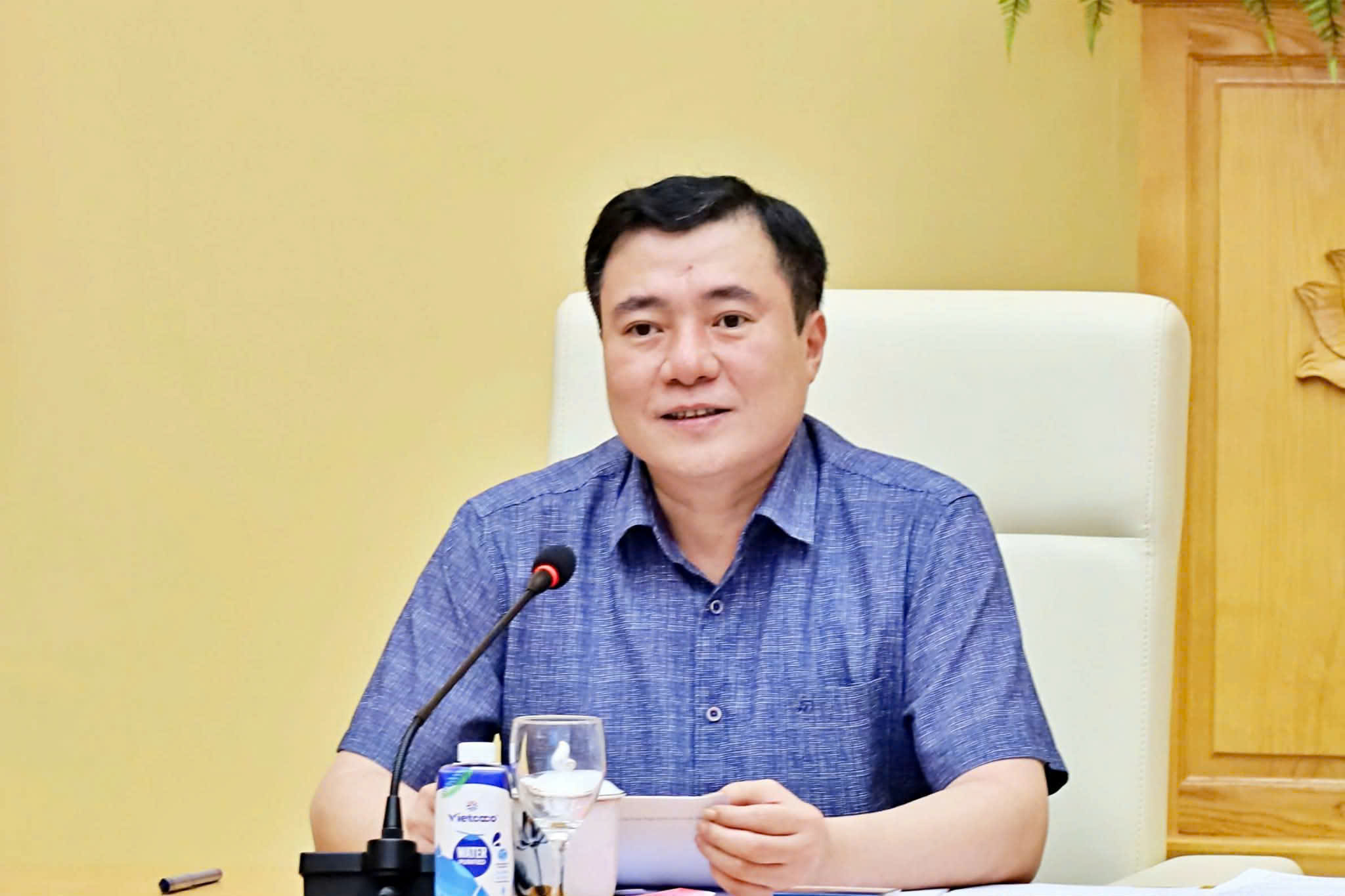 Thứ trưởng Bộ Công Thương Nguyễn Sinh Nhật Tân  chia sẻ với báo chí một số thông tin về chủ trương điều hành, điều tiết thị trường, đảm bảo nguồn cung xăng dầu cho tiêu dùng và sản xuất. 