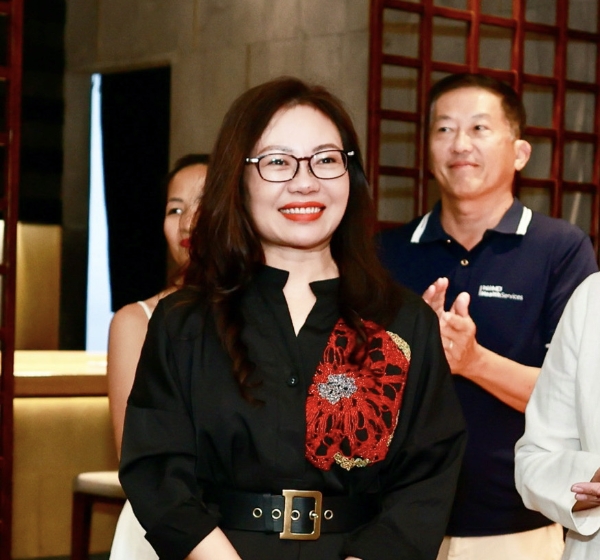 Bà Phan Thị Bích Hà, Chủ tịch và Nhà sáng lập Công ty Cổ phần Đầu tư BioFarm và Nhà hàng Ibuki.